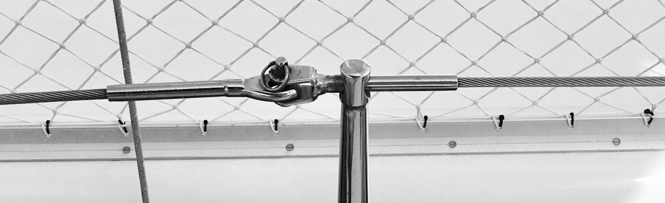 Guard wires - fixed fork interlocking with a fixed eye terminal