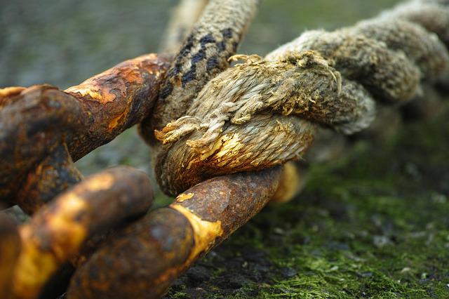 Rusty chain to rope splice