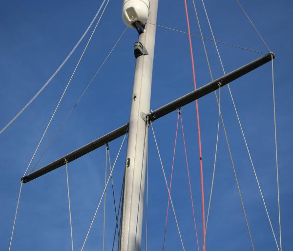 Yacht mast in situ